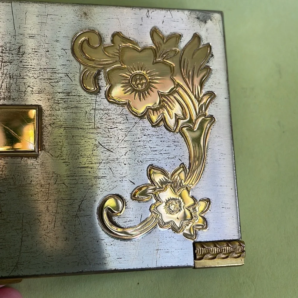 Vintage 50’s mini metallic silver/gold Volupte USA compact mini purse